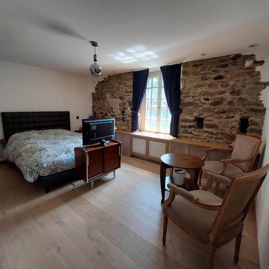 Le Vieux Moulin Bed & Breakfast Goudelin Exterior photo